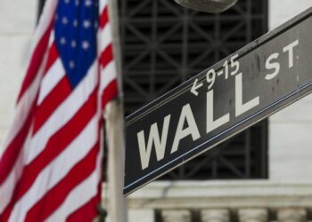 وول ستريت تبدأ يونيو بتراجع العقود الآجلة بعد مكاسب تاريخية في مايو 2025