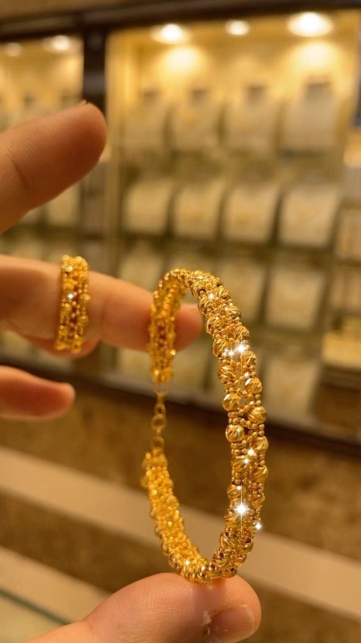 قفزة 360 جنيهًا في الجنيه الذهب اليوم الخميس مع استمرار صعود أسعار المعدن عالميًا 1 قفزة 360 جنيهًا في الجنيه الذهب اليوم الخميس مع استمرار صعود أسعار المعدن عالميًا 2025