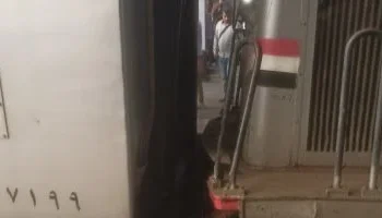 وزير النقل المصرى ينتقل لموقع الحادث…قطار يصطدم بالرصيف فى محطة مصر 2025