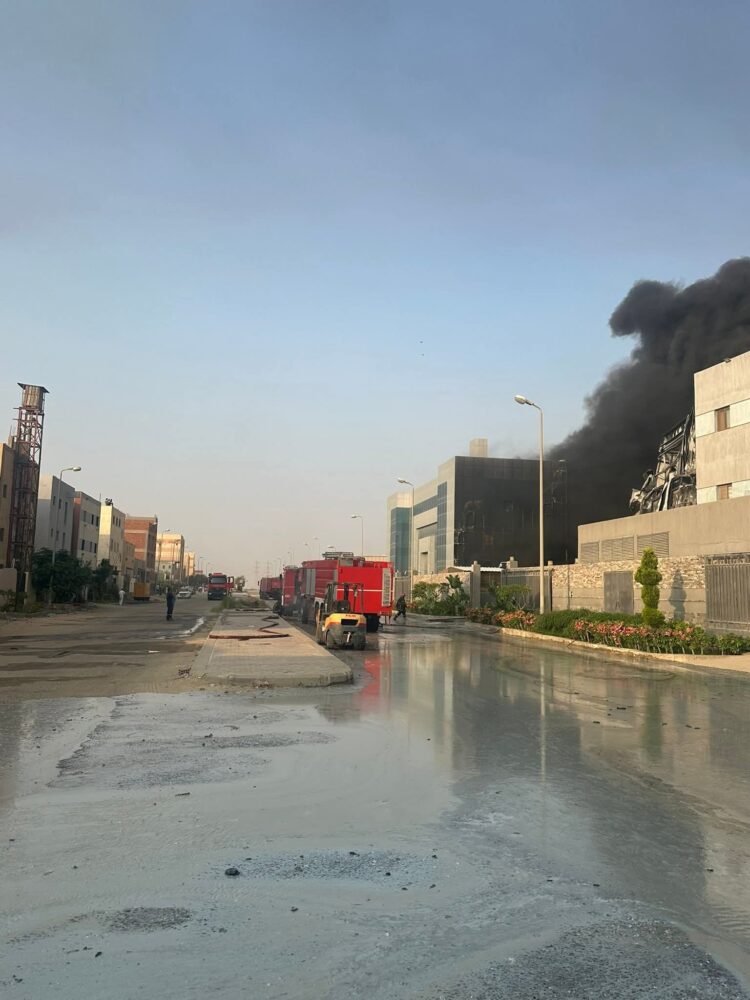 حريق مدمّر في الروبيكي.. والدفاع المدني يحاصر النيران قبل امتدادها "فيديو" 1 حريق مدمّر في الروبيكي.. والدفاع المدني يحاصر النيران قبل امتدادها "فيديو" 2025