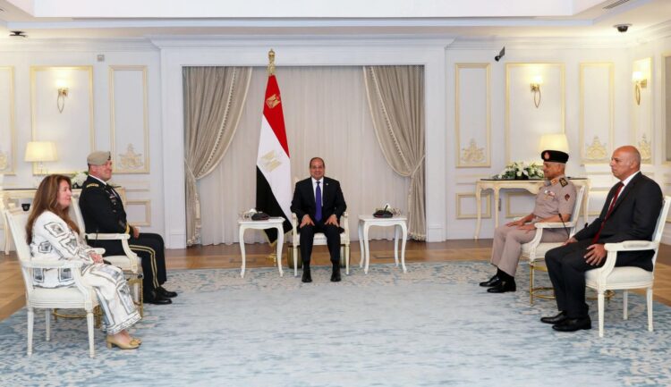 السيسي يبحث مع قائد القيادة المركزية الأمريكيةأزمات غزة وسوريا وليبيا والسودان وسد النهضة 2025