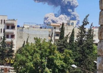 بالفيديو انفجار ضخم يهز ريف إدلب: قتلى وجرحى وسحابة دخان تغطي المنطقة 2025