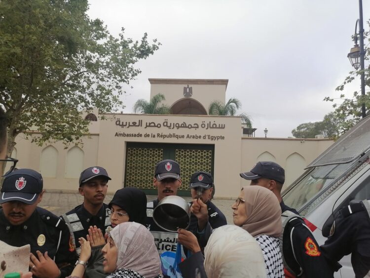 تدخل أمني لتفريق مظاهرة أمام السفارة المصرية في الرباط تضامنًا مع غزة 2025