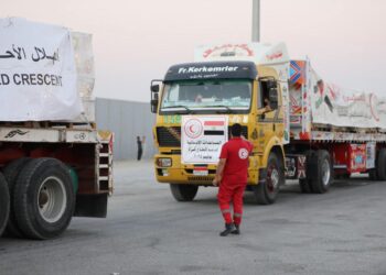 الهلال الأحمر المصري يطلق قافلة «زاد العزة» لدعم غزة بأكثر من 1200 طن مساعدات 2025