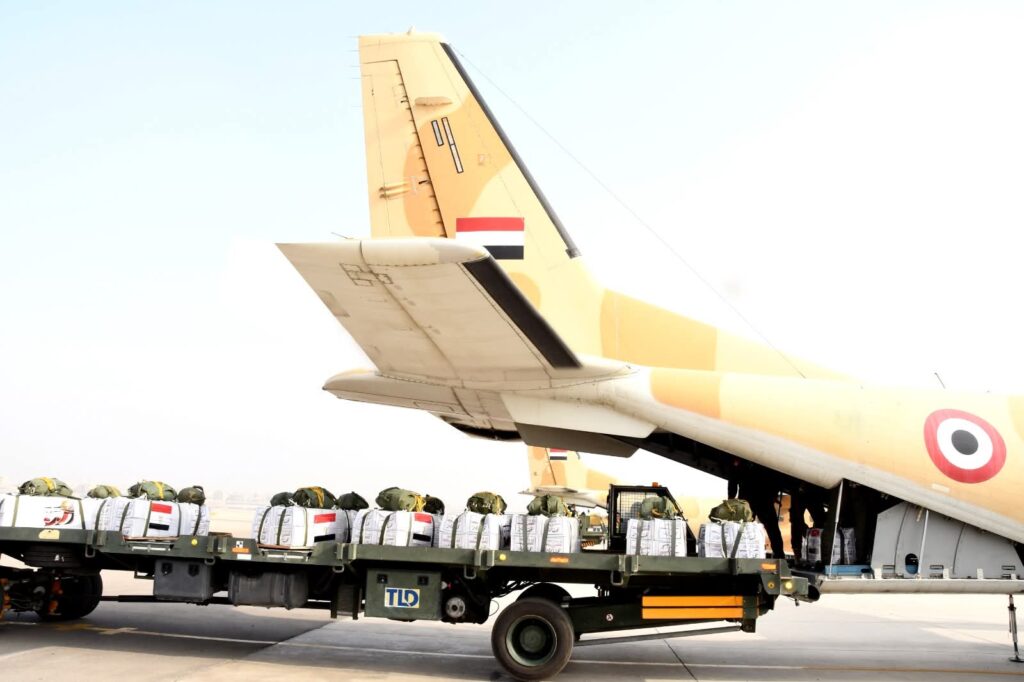 طائرات مصرية تُحلق فوق غزة.. ورسالة إنسانية للفلسطينيين 3 طائرات مصرية تُحلق فوق غزة.. ورسالة إنسانية للفلسطينيين 2025