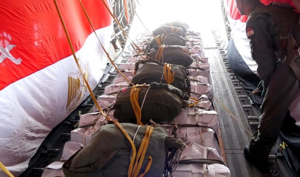 طائرات مصرية تُحلق فوق غزة.. ورسالة إنسانية للفلسطينيين 7 طائرات مصرية تُحلق فوق غزة.. ورسالة إنسانية للفلسطينيين 2025