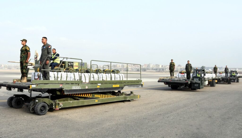 طائرات مصرية تُحلق فوق غزة.. ورسالة إنسانية للفلسطينيين 2 طائرات مصرية تُحلق فوق غزة.. ورسالة إنسانية للفلسطينيين 2025