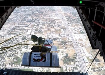 طائرات مصرية تُحلق فوق غزة.. ورسالة إنسانية للفلسطينيين 2025