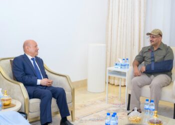 خلافات حادة تفجر مجلس القيادة الرئاسي اليمني 2025