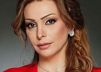 "من الحجاب إلى 'Hello life': أمل حجازي تكتب فصلًا جديدًا في سيرة 'التحولات المُعلّقة'!" 2025