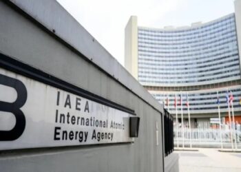 مفتشو الوكالة الذرية يغادرون إيران وسط تصاعد التوترات 2025