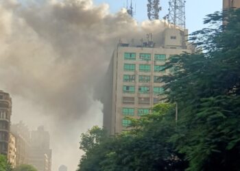 حريق في سنترال رمسيس يثير حالة من الذعر ويُشعل أزمة مرورية في وسط القاهرة 2025