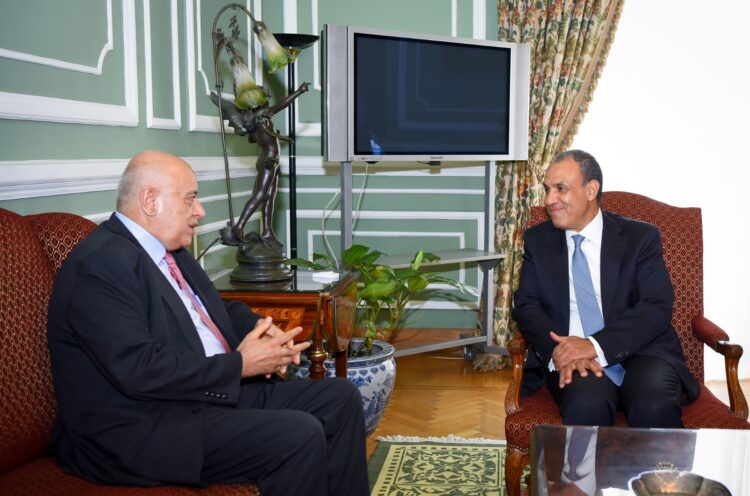 وزير الخارجية المصري يبحث مع الرجوب مستجدات غزة والضفة الغربية 2025