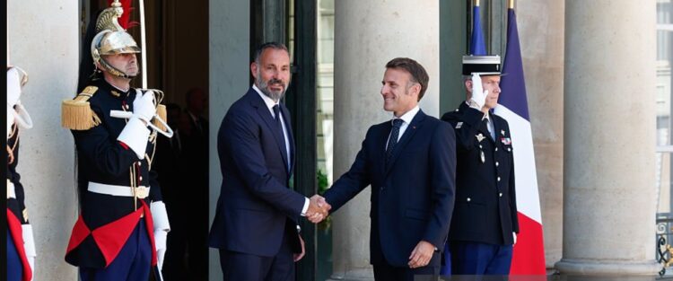 ماكرون يستقبل الأمير رحيم آغا خان إمام الشيعة الإسماعيلية: سوريا وأفريقيا في صلب المحادثات "صور" 1 ماكرون يستقبل الأمير رحيم آغا خان إمام الشيعة الإسماعيلية: سوريا وأفريقيا في صلب المحادثات "صور" 2025