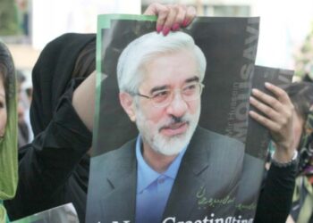 إيران نحو دستور جديد؟ المعارضة الإيرانية تتوحد خلف موسوي 2025