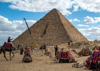 مصر ضمن المستوى الثاني في إرشادات السفر الأمريكية والبريطانية والخارجية تعلق 2025