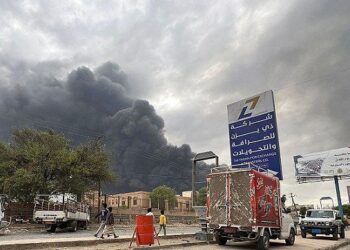 كاتس يعلن شن غارات إسرائيلية على ميناء الحديدة في اليمن 2025