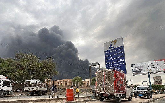 كاتس يعلن شن غارات إسرائيلية على ميناء الحديدة في اليمن 1 كاتس يعلن شن غارات إسرائيلية على ميناء الحديدة في اليمن 2025