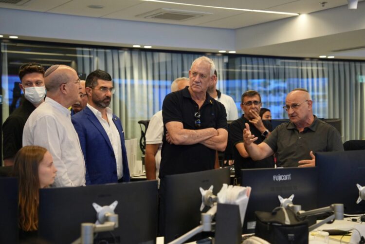 غانتس: إسرائيل قد تضطر لتوجيه ضربة جديدة إلى إيران 1 غانتس: إسرائيل قد تضطر لتوجيه ضربة جديدة إلى إيران 2025