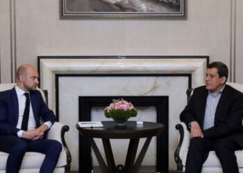 وزير الخارجية الفرنسي يلتقي مظلوم عبدي ويدعو إلى مفاوضات سورية شاملة في باريس 2025