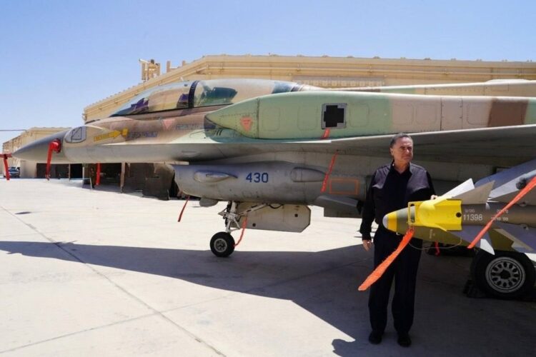 وزير الدفاع الإسرائيلي يهدد خامنئي من استمرار التهديد: "سنضربك بقوة أكبر" 1 وزير الدفاع الإسرائيلي يهدد خامنئي من استمرار التهديد: "سنضربك بقوة أكبر" 2025