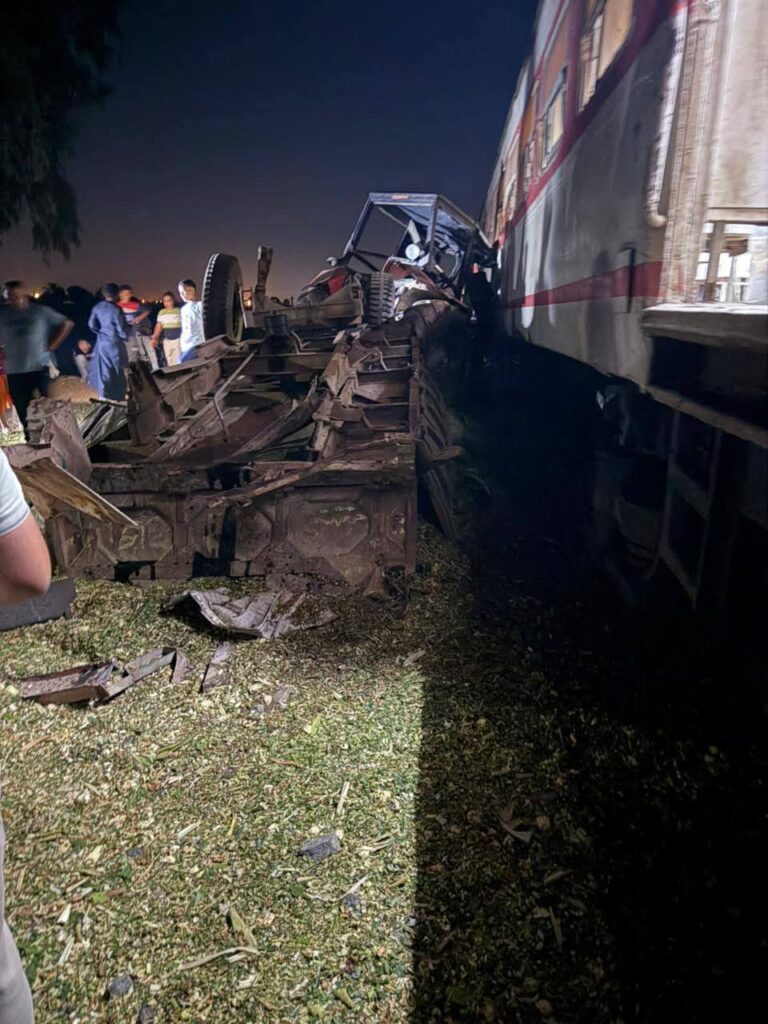 اصطدام قطار بخط المناشي بجرار زراعي في البحيرة 3 اصطدام قطار بخط المناشي بجرار زراعي في البحيرة 2025