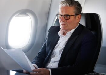 رئيس الوزراء البريطاني يعقد اجتماعا طارئا لبحث خارطة طريق للسلام في غزة 2025