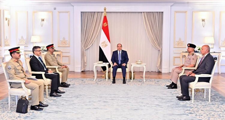السيسي يستقبل رئيس أركان باكستان لتعزيز التعاون العسكري والأمني 1 السيسي يستقبل رئيس أركان باكستان لتعزيز التعاون العسكري والأمني 2025