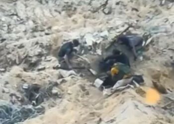 حماس اكدت صحته ….اسرائيل تنفى صحة فيديو يوثق اسر جنودها فى ساحة المعركة امام المقاومة 2025