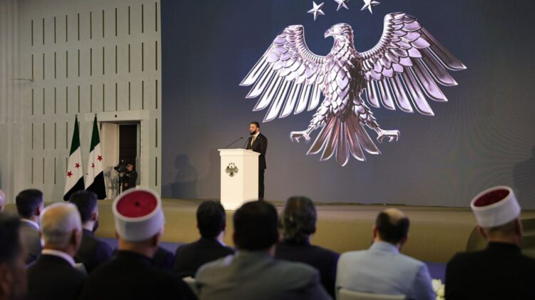 بحضور أحمد الشرع وعقيلته: سوريا تكشف عن هويتها البصرية الجديدة 1 بحضور أحمد الشرع وعقيلته: سوريا تكشف عن هويتها البصرية الجديدة 2025