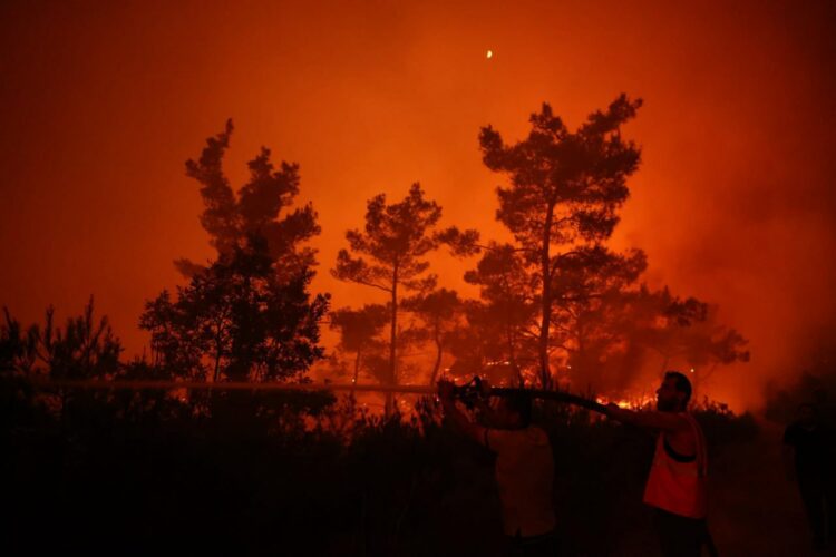 حرائق اللاذقية اتهامات بالتآمر على الساحل السوري 2025