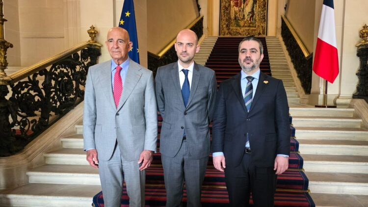 اجتماع ثلاثي في باريس: هل تتغيّر قواعد اللعبة في سوريا؟ 2026