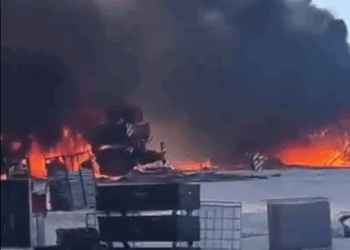 اندلاع حريق ضخم في حفل موسيقى تكنو بقرية هايسندا راس الحكمة في الساحل الشمالي "فيديو" 2025