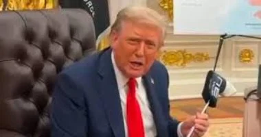 تحمل رسالة مكتوبة من جندى أوكراني ….زيلينسكى يهدى ترامب مضرب جولف 1 تحمل رسالة مكتوبة من جندى أوكراني ….زيلينسكى يهدى ترامب مضرب جولف 2025