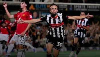 جريمسبى يتقدم على مانشستر يونايتد 2-0 فى كأس الرابطة 2025