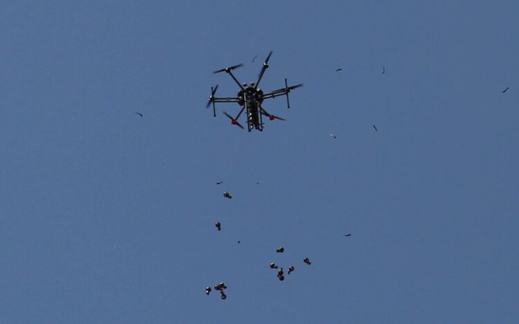 MNAEJ6 Khan Younis, Gaza Strip, Palestinian Territory. 15th May, 2018. A picture taken on May 15, 2018 shows an Israeli quadcopter drone flying over Palestinian protesters and throw tear gas canisters during clashes in a tent city protest where Palestinians demand the right to return to their homeland, on the occasion of the 70th anniversary of the ''Nakba'', and against U.S. embassy move to Jerusalem at the Israel-Gaza border, in Khan Younis in the southern Gaza Strip on May 15, 2018 Credit: Ashraf Amra/AP
