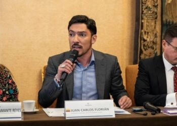 تعيين خوان كارلوس فلوريان ممثل سابق للأفلام الإباحية وزيراً للمساواة في كولومبيا يثير جدلاً واسعاً 2025