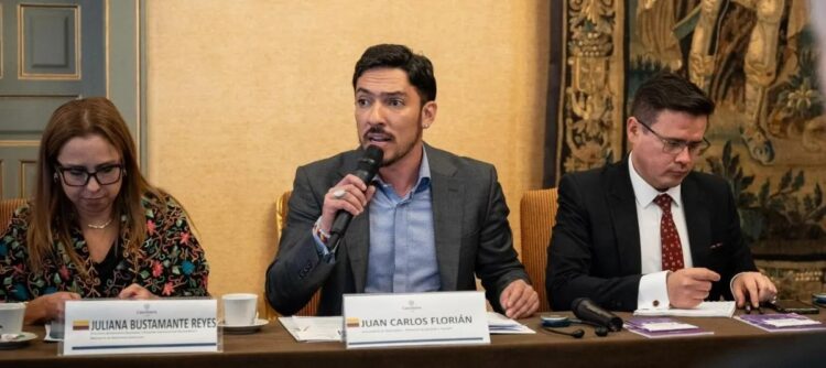 تعيين خوان كارلوس فلوريان ممثل سابق للأفلام الإباحية وزيراً للمساواة في كولومبيا يثير جدلاً واسعاً 1 تعيين خوان كارلوس فلوريان ممثل سابق للأفلام الإباحية وزيراً للمساواة في كولومبيا يثير جدلاً واسعاً 2025