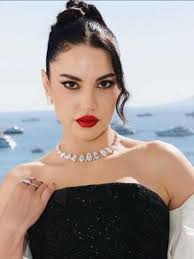 الفنانة التونسية " درة " تواسي غزة بصوت السينما: تجربة الإنتاج الأولى تكسر الصمت 1 الفنانة التونسية " درة " تواسي غزة بصوت السينما: تجربة الإنتاج الأولى تكسر الصمت 2025