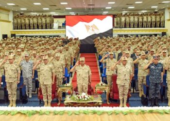 وزير الدفاع المصري يلتقي مقاتلي المنطقة الجنوبية العسكرية ويؤكد على الجاهزية والاستعداد الكامل 2025