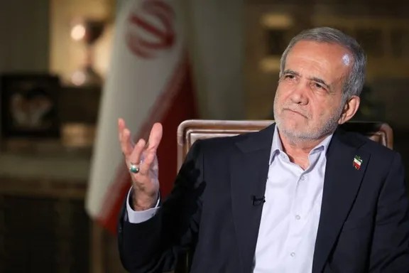 بزشكيان: فتاة عارية دافعت عن خامنئي… وإسرائيل هاجمتنا بدعم أمريكي 1 بزشكيان: فتاة عارية دافعت عن خامنئي… وإسرائيل هاجمتنا بدعم أمريكي 2025