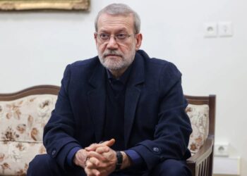 معاريف: الشرع يمنع طائرة لاريجاني من عبور أجواء سوريا 2025