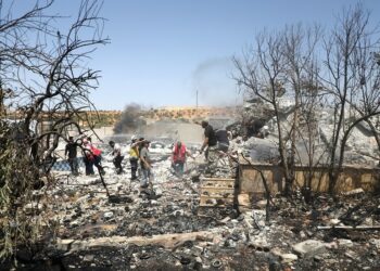 الحرائق المستعرة تجتاح محافظة اللاذقية والحماية المدنية تفشل فى السيطرة 2025