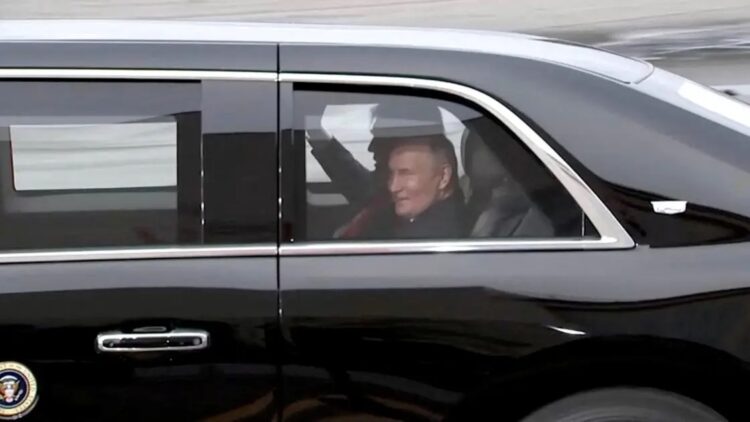 بوتين " على كسر التقاليد في ألاسكا.. واستقل "الوحش""لماذ اصر 1 بوتين " على كسر التقاليد في ألاسكا.. واستقل "الوحش""لماذ اصر 2025