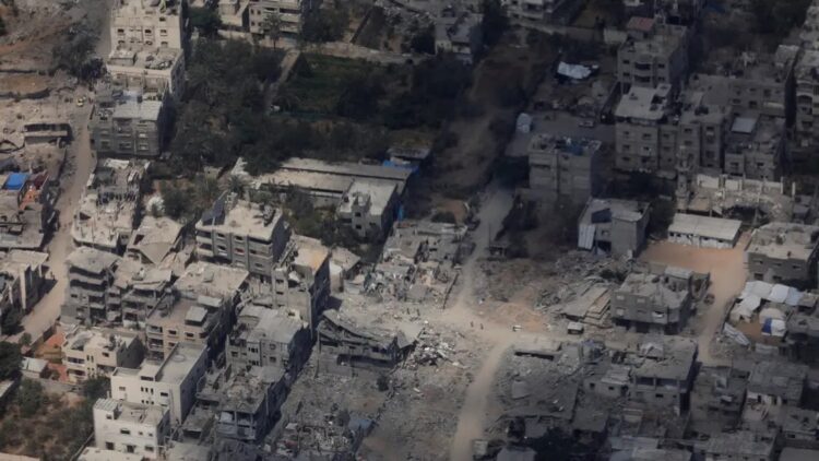 عمليات نسف ضخمة في حي الزيتون والجرافات تهدم خيام السكان فى شوارع غزة 1 عمليات نسف ضخمة في حي الزيتون والجرافات تهدم خيام السكان فى شوارع غزة 2025