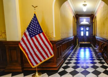 الخارجية الأمريكية تطرد مسؤول إعلامي أمريكي من أصول إيرانية بسبب مواقفه تجاه غزة 2025