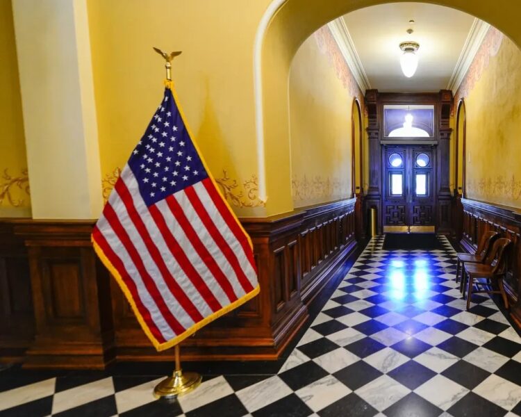 الخارجية الأمريكية تطرد مسؤول إعلامي أمريكي من أصول إيرانية بسبب مواقفه تجاه غزة 2026