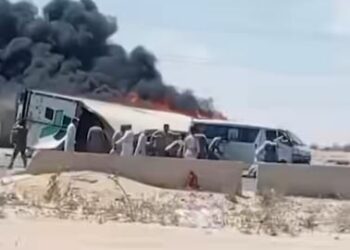 شاهد حادث مروّع طريق مطروح الاسكندرية شمال مصر: تصادم 12 مركبة يخلف قتلى وجرحى 2025