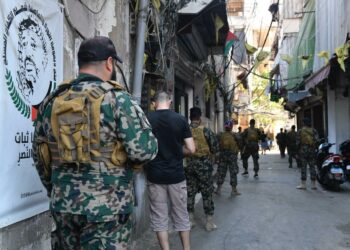 بدء تسليم السلاح الفلسطيني في مخيمات لبنان بالتنسيق مع الجيش اللبناني 2025