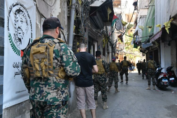 بدء تسليم السلاح الفلسطيني في مخيمات لبنان بالتنسيق مع الجيش اللبناني 1 بدء تسليم السلاح الفلسطيني في مخيمات لبنان بالتنسيق مع الجيش اللبناني 2025